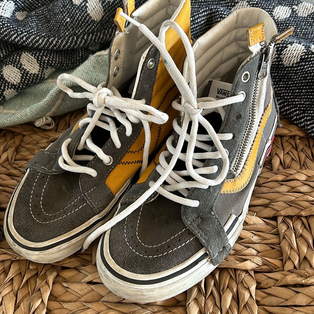 Vans high tops sneakers
